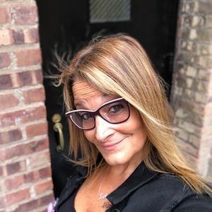 Meet your Posher, Lorraine